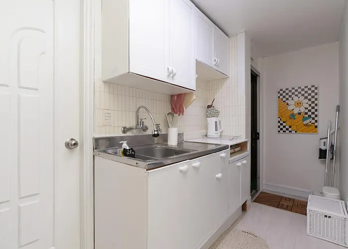 Апартаменты Romantic Terrace, 4people,2beds 2rooms, Jamsil Station, Lotte World, Kspo Dome