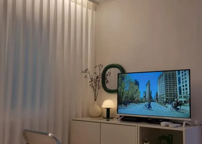 Апартаменты Romantic Terrace, 4people,2beds 2rooms, Jamsil Station, Lotte World, Kspo Dome Сеул